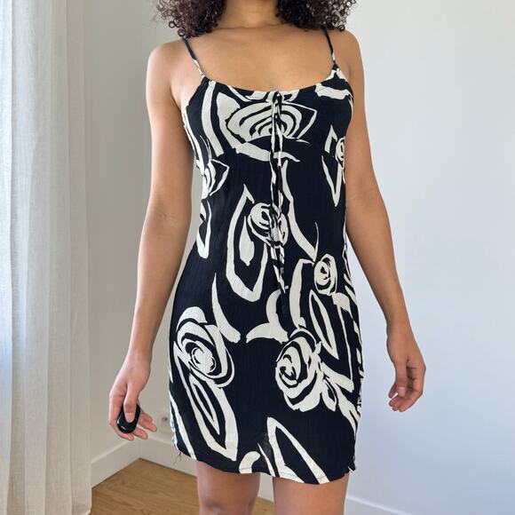Vintage Italian Black & White Mesh Mini Dress with Abstract Floral Print (S) - Picture 5 of 8